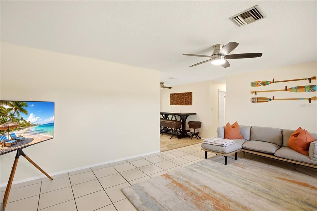 Activo con contrato: $269,000 (2 camas, 2 baños, 1014 Pies cuadrados)