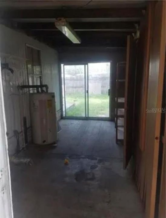 合同活跃: $250,000 (3 贝兹, 2 浴室, 1372 平方英尺)
