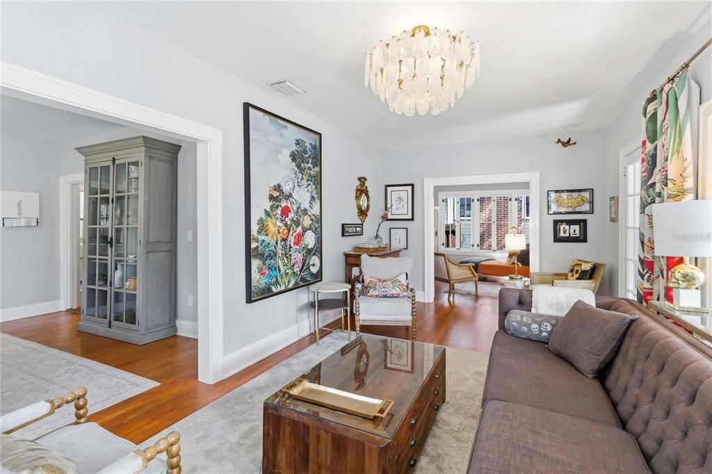 Active With Contract: $549,900 (2 beds, 1 baths, 1691 Square Feet)