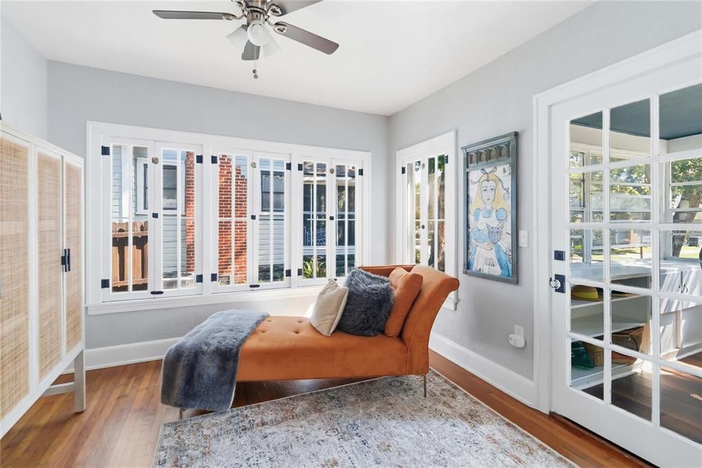 Active With Contract: $549,900 (2 beds, 1 baths, 1691 Square Feet)