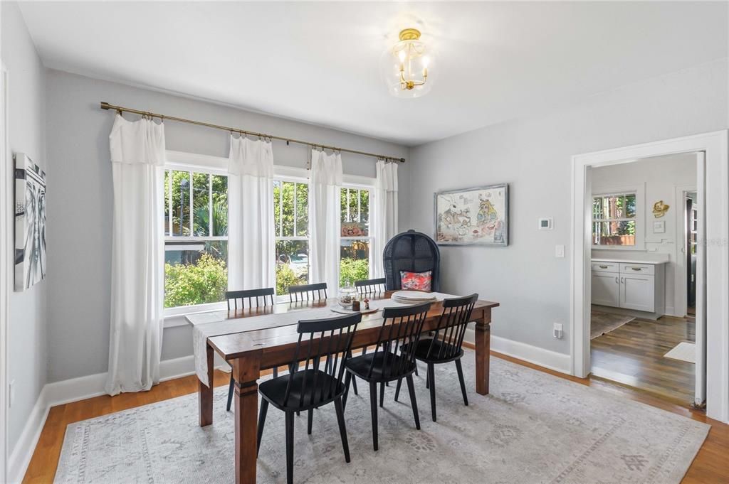 Active With Contract: $549,900 (2 beds, 1 baths, 1691 Square Feet)