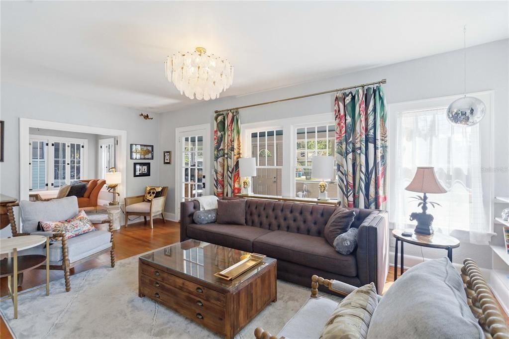 Active With Contract: $549,900 (2 beds, 1 baths, 1691 Square Feet)