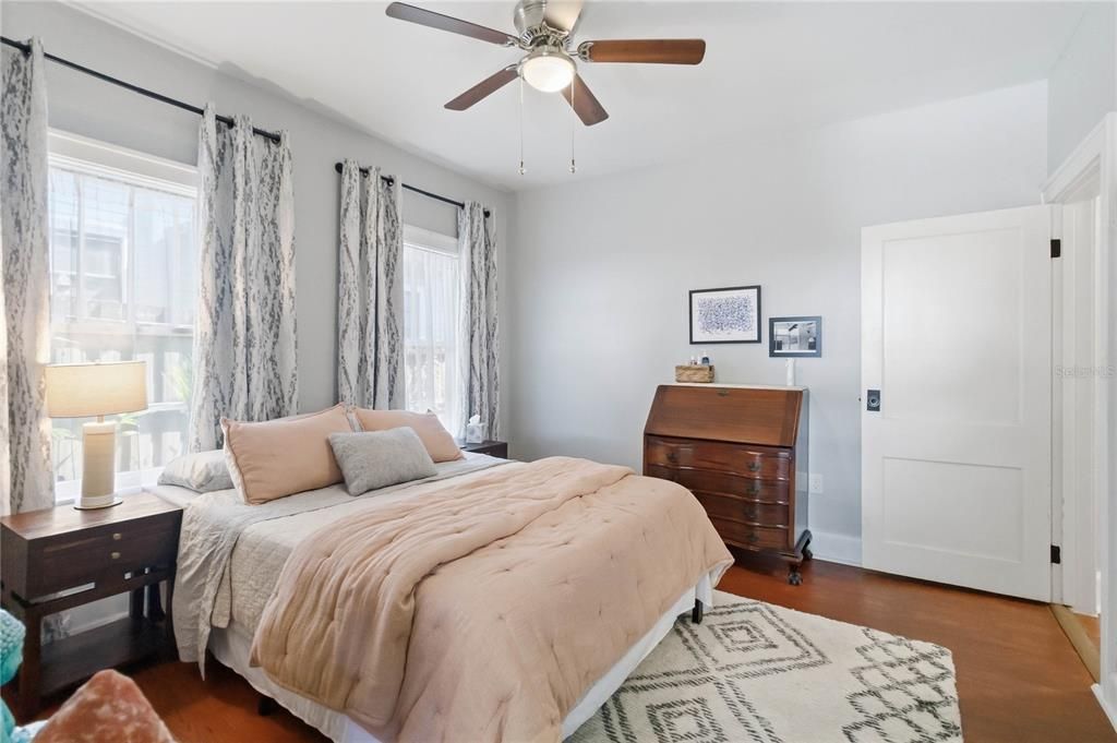 Active With Contract: $549,900 (2 beds, 1 baths, 1691 Square Feet)