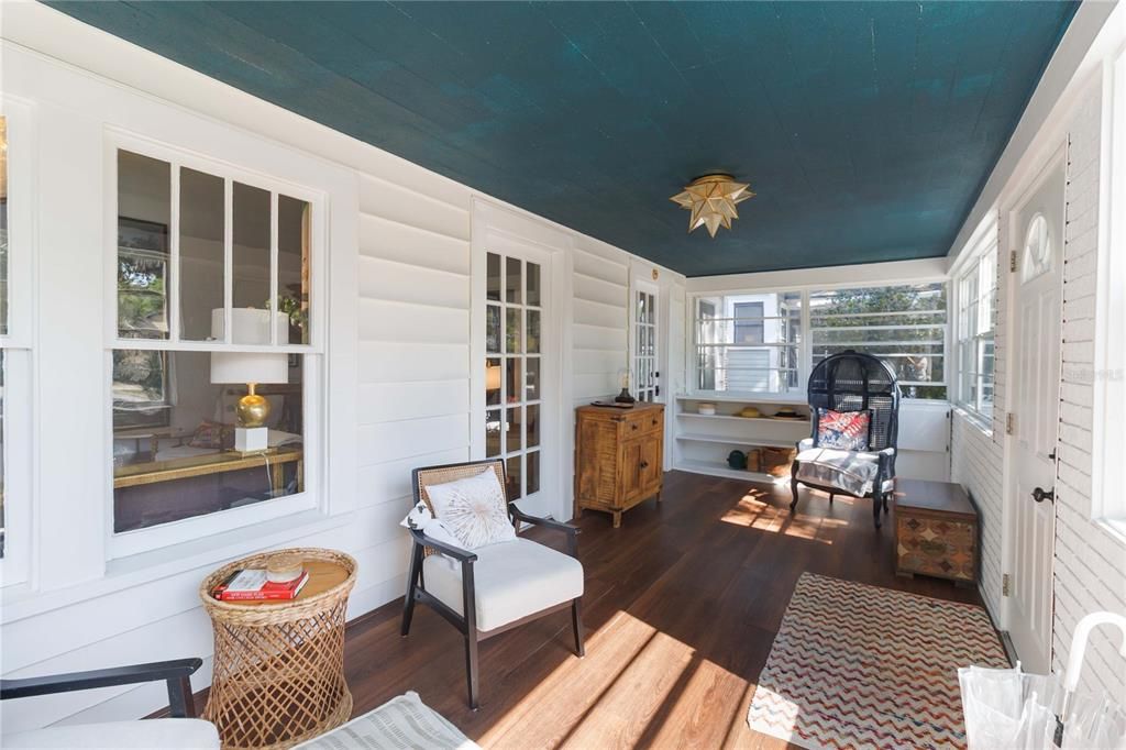 Active With Contract: $549,900 (2 beds, 1 baths, 1691 Square Feet)
