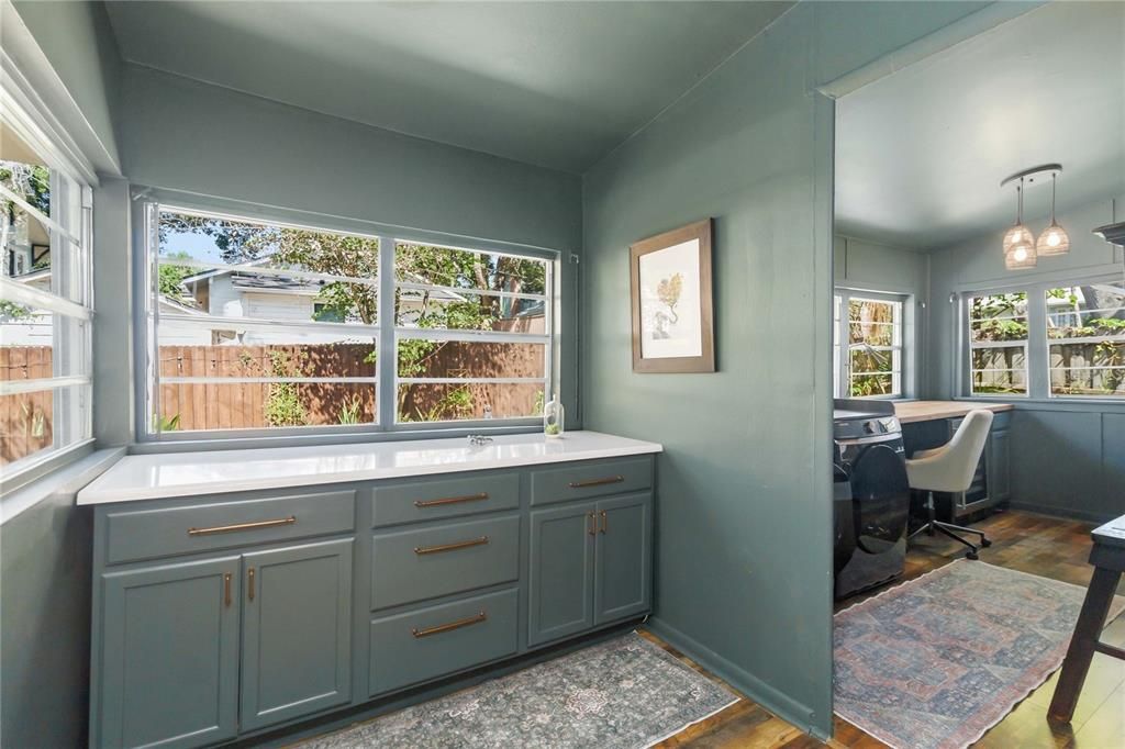 Active With Contract: $549,900 (2 beds, 1 baths, 1691 Square Feet)
