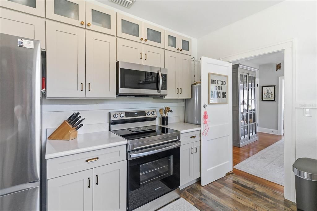 Active With Contract: $549,900 (2 beds, 1 baths, 1691 Square Feet)