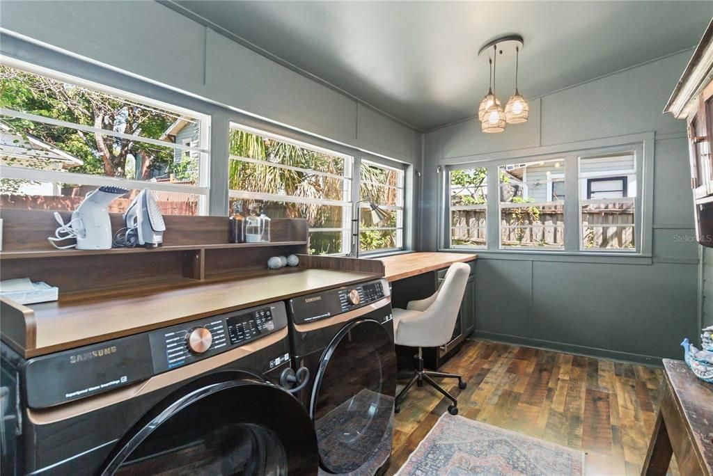 Active With Contract: $549,900 (2 beds, 1 baths, 1691 Square Feet)