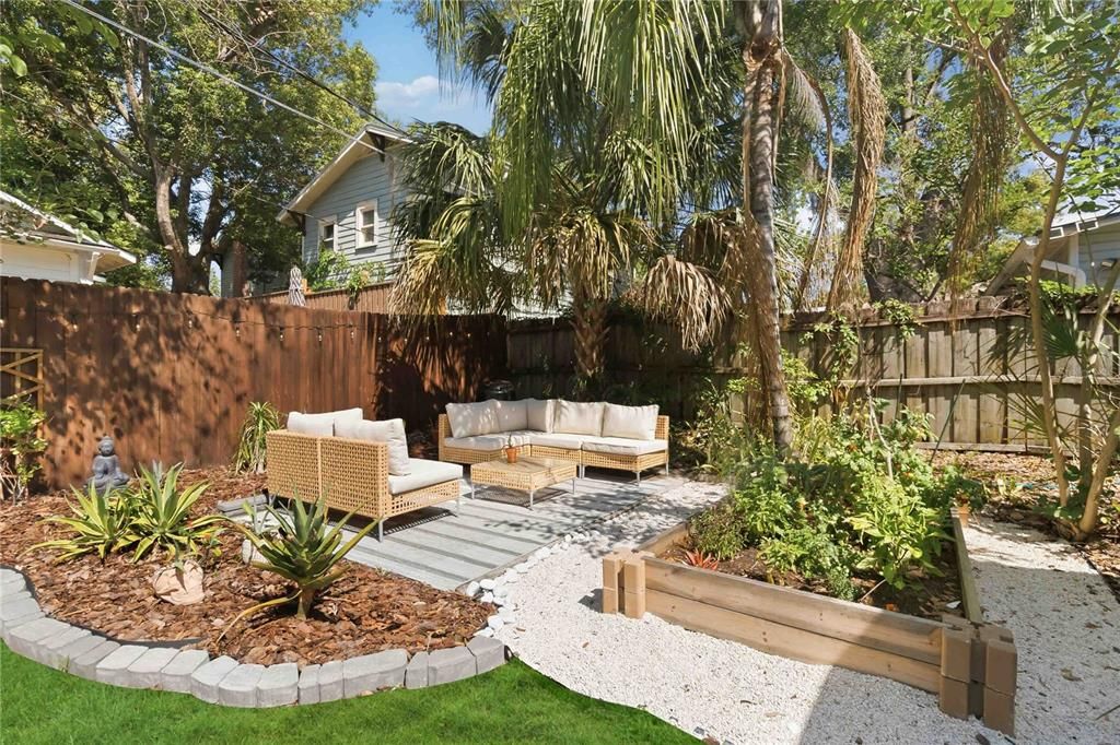 Active With Contract: $549,900 (2 beds, 1 baths, 1691 Square Feet)