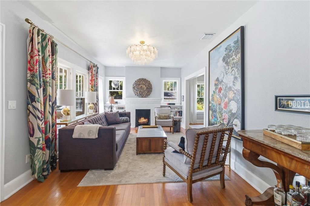Active With Contract: $549,900 (2 beds, 1 baths, 1691 Square Feet)