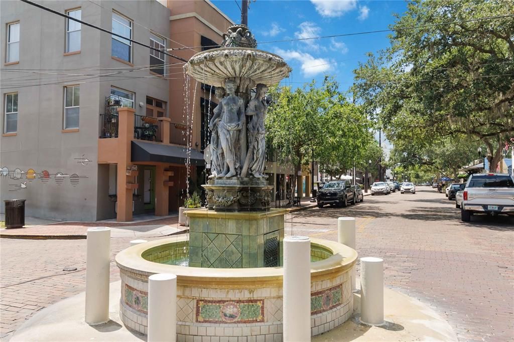 Active With Contract: $549,900 (2 beds, 1 baths, 1691 Square Feet)