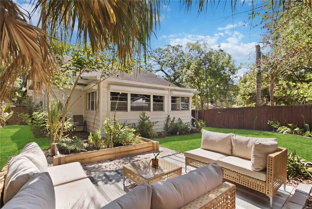 Active With Contract: $549,900 (2 beds, 1 baths, 1691 Square Feet)