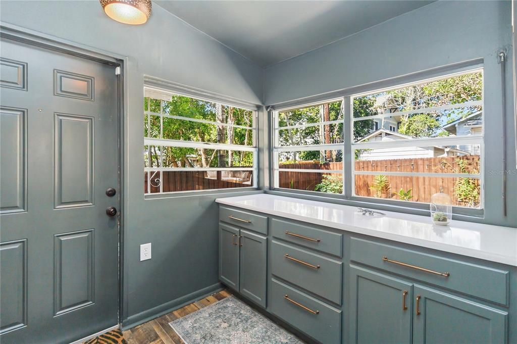 Active With Contract: $549,900 (2 beds, 1 baths, 1691 Square Feet)