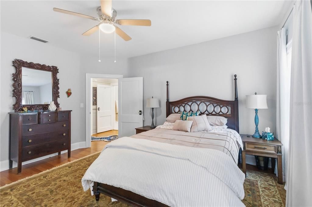 Active With Contract: $549,900 (2 beds, 1 baths, 1691 Square Feet)