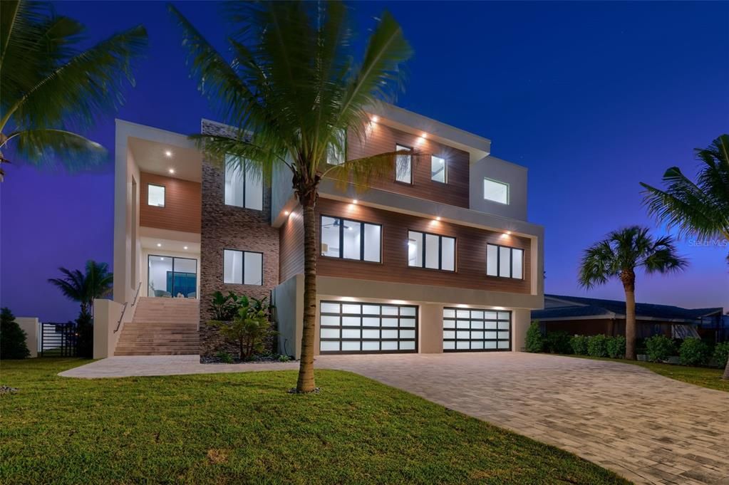 For Sale: $8,750,000 (5 beds, 5 baths, 5830 Square Feet)