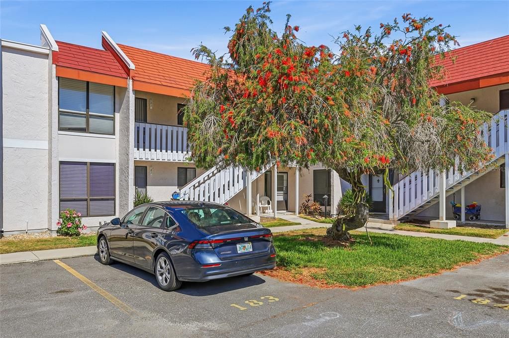 For Sale: $420,000 (1 beds, 1 baths, 691 Square Feet)