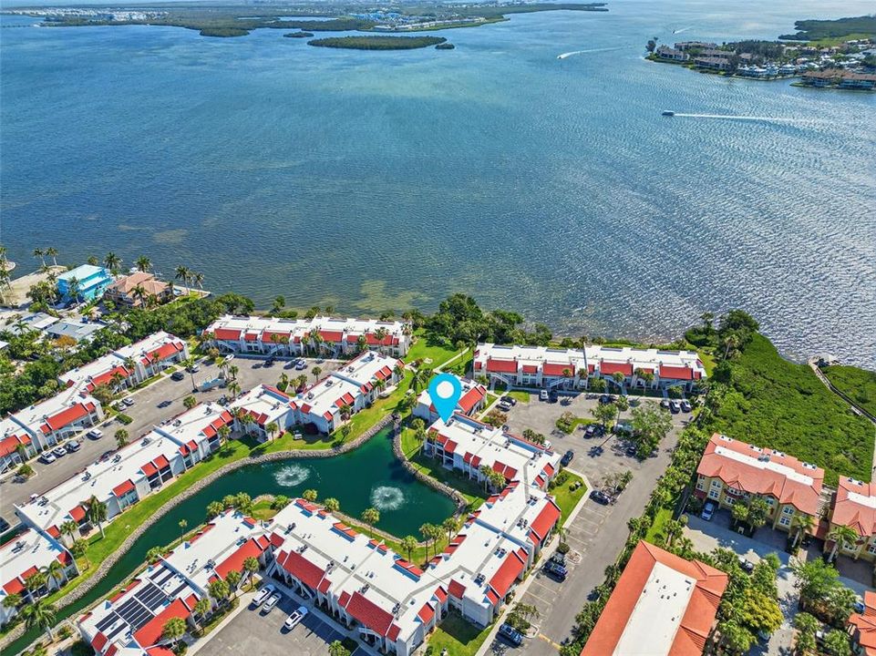 For Sale: $420,000 (1 beds, 1 baths, 691 Square Feet)