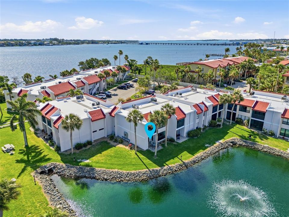 For Sale: $420,000 (1 beds, 1 baths, 691 Square Feet)