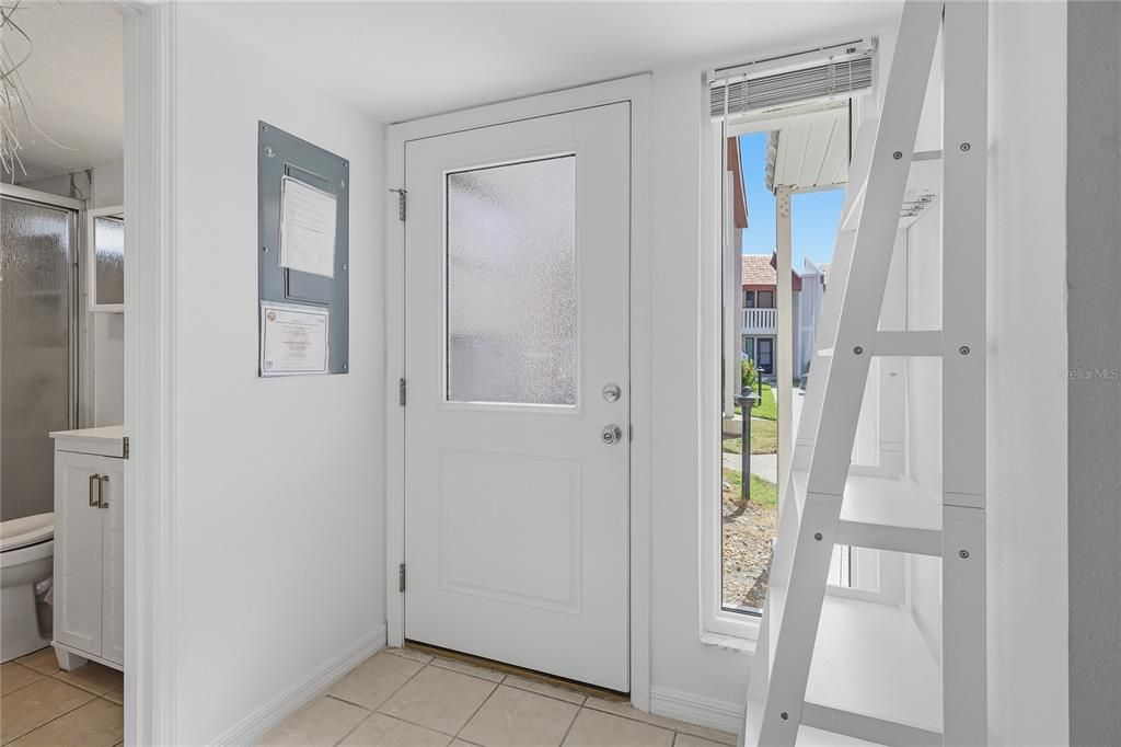 For Sale: $420,000 (1 beds, 1 baths, 691 Square Feet)