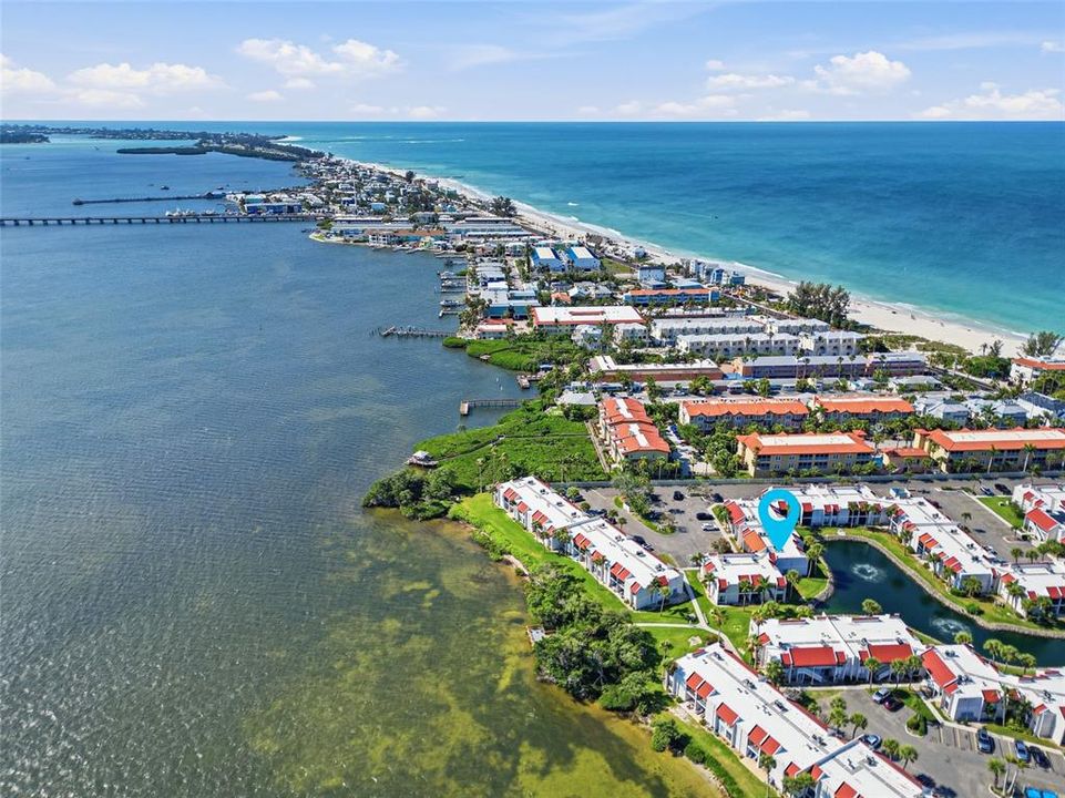 For Sale: $420,000 (1 beds, 1 baths, 691 Square Feet)