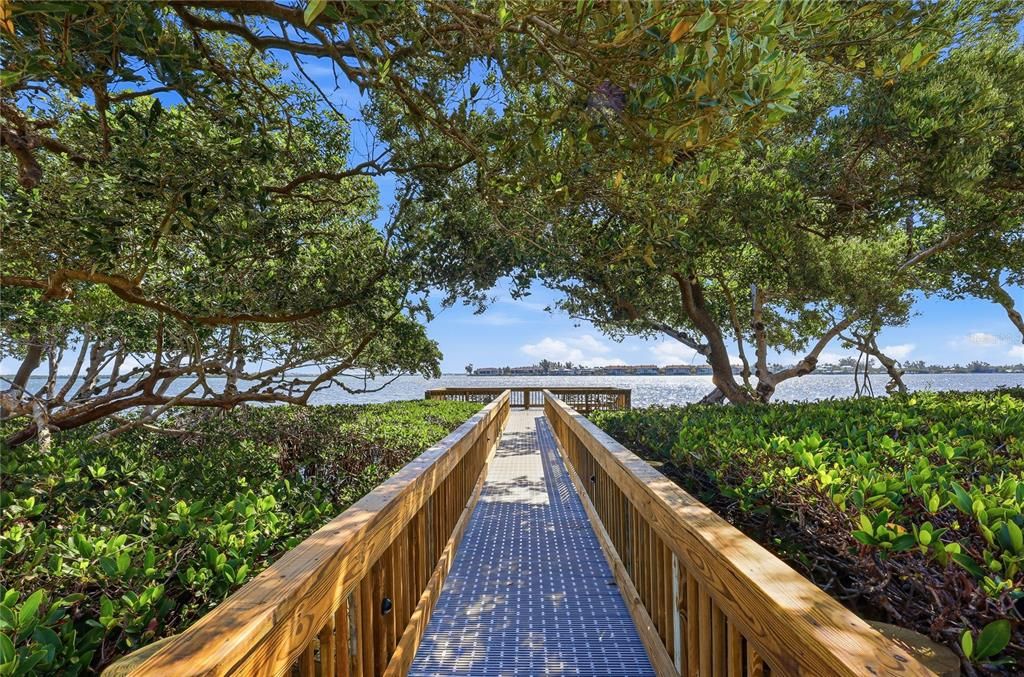 For Sale: $420,000 (1 beds, 1 baths, 691 Square Feet)
