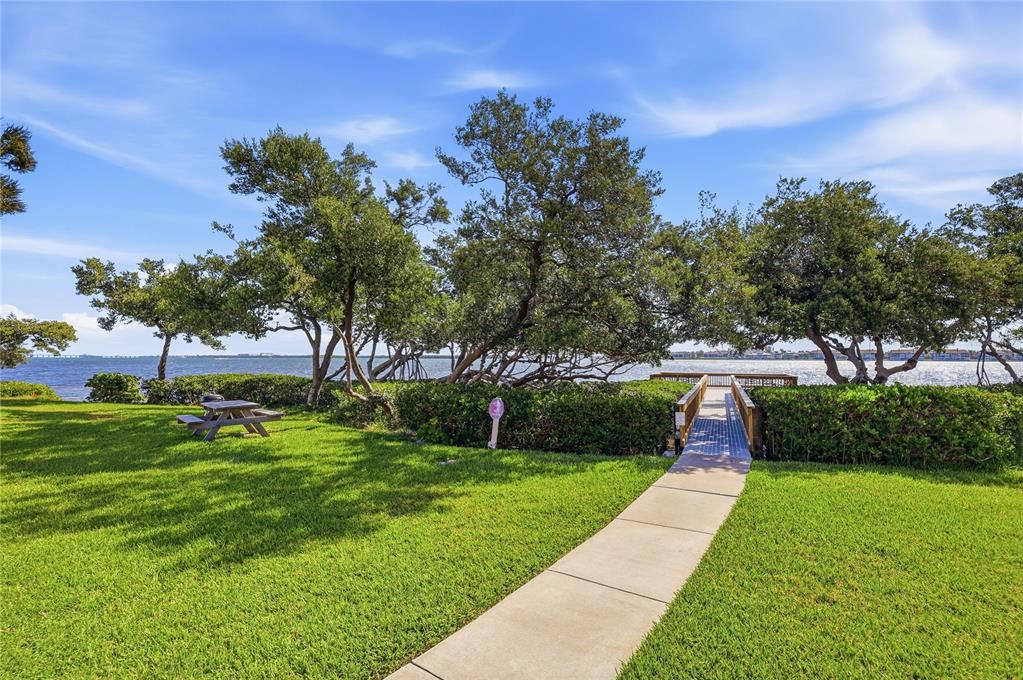 For Sale: $420,000 (1 beds, 1 baths, 691 Square Feet)