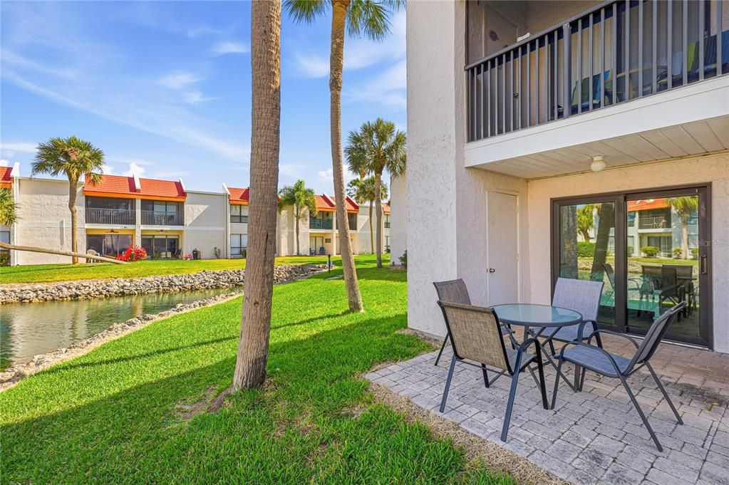 For Sale: $420,000 (1 beds, 1 baths, 691 Square Feet)
