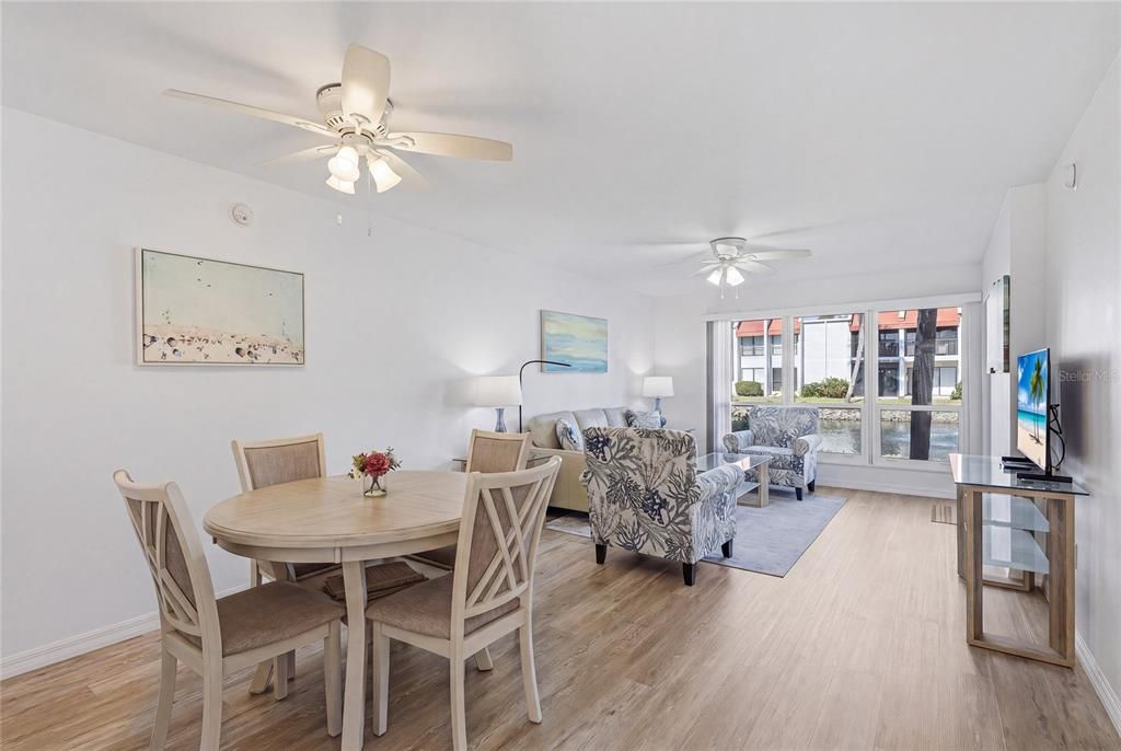 For Sale: $420,000 (1 beds, 1 baths, 691 Square Feet)