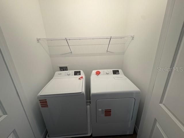 Activo con contrato: $2,150 (3 camas, 2 baños, 1673 Pies cuadrados)