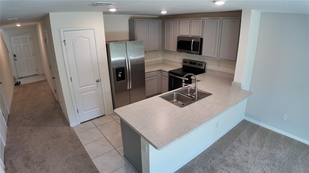 For Rent: $1,900 (3 beds, 2 baths, 1452 Square Feet)