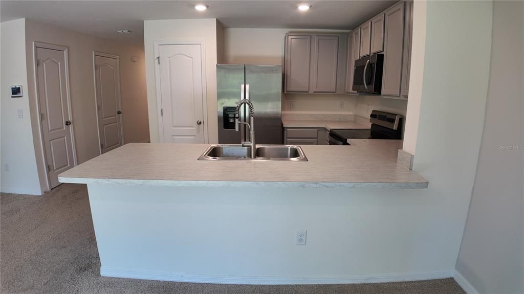 For Rent: $1,900 (3 beds, 2 baths, 1452 Square Feet)