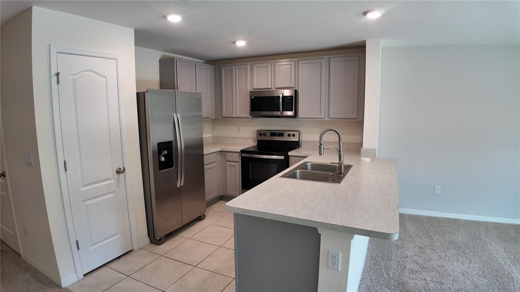For Rent: $1,900 (3 beds, 2 baths, 1452 Square Feet)