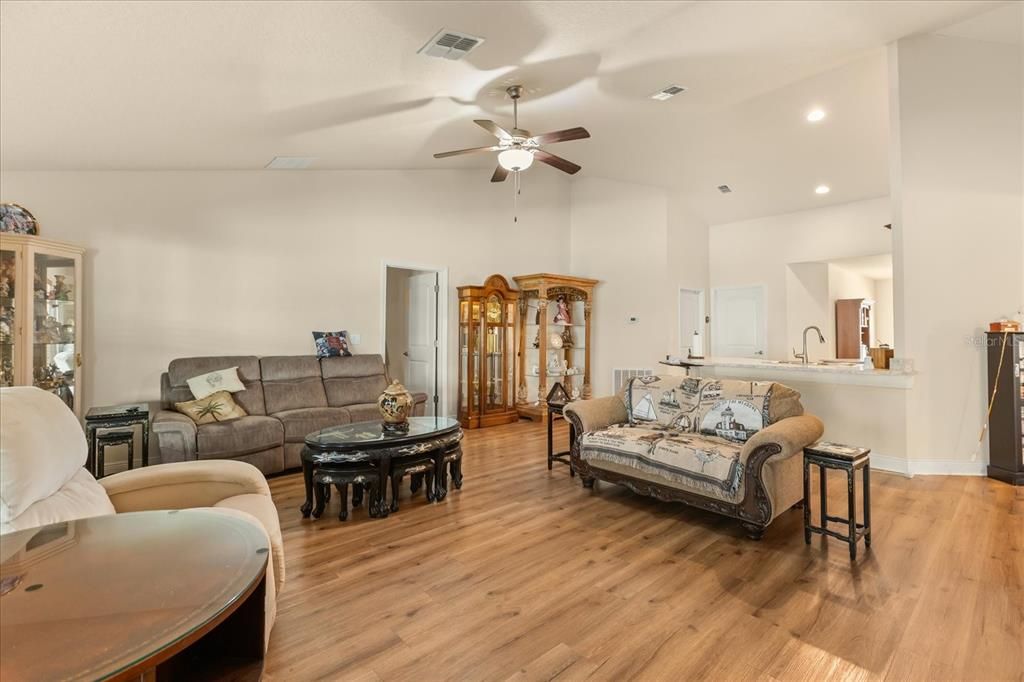 For Sale: $450,000 (4 beds, 2 baths, 1908 Square Feet)