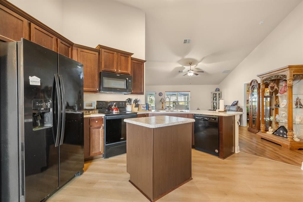 For Sale: $450,000 (4 beds, 2 baths, 1908 Square Feet)