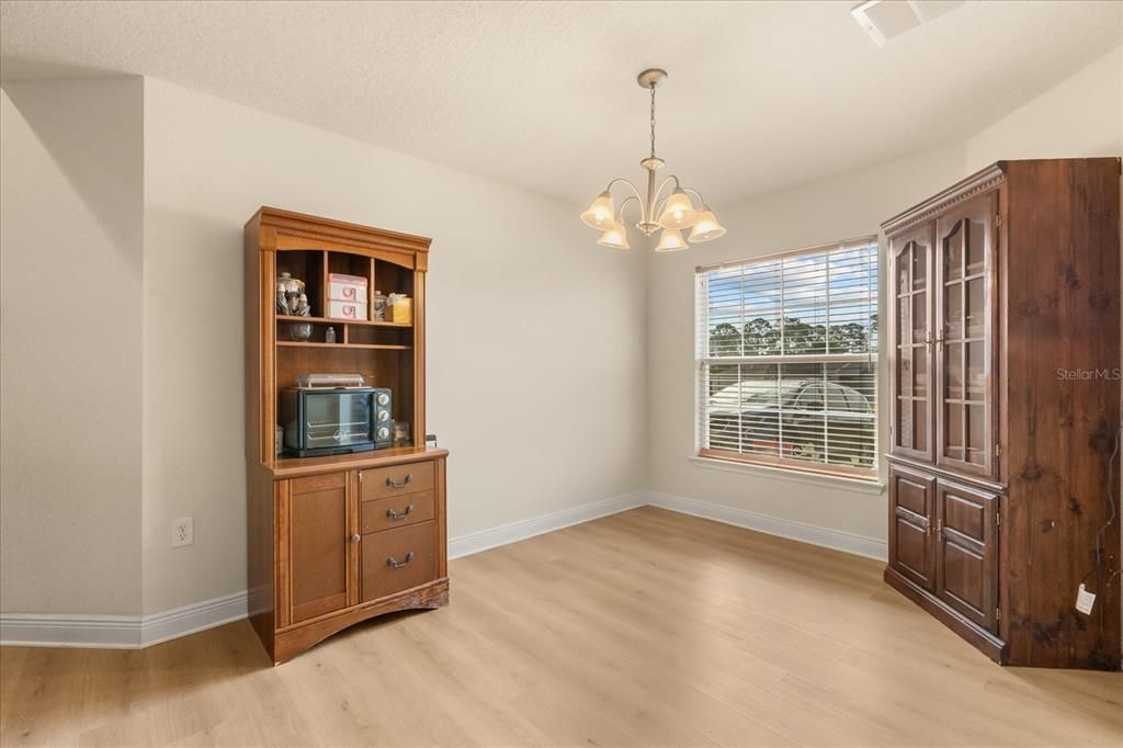 For Sale: $450,000 (4 beds, 2 baths, 1908 Square Feet)