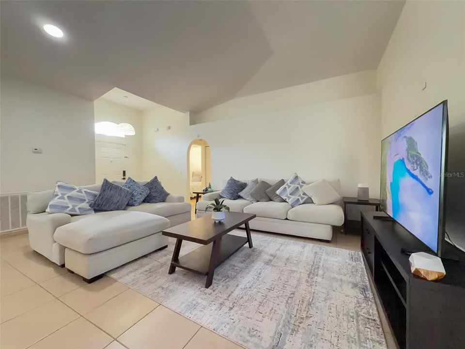 Под контрактом: $399,000 (3 спален, 2 ванн, 1481 Квадратных фут)