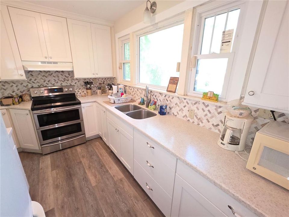 На продажу: $859,900 (2 спален, 2 ванн, 967 Квадратных фут)