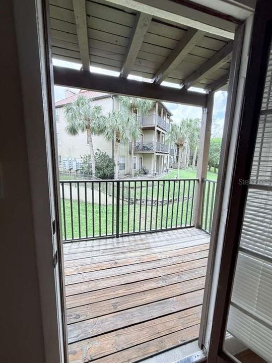 Active With Contract: $1,150 (1 beds, 1 baths, 650 Square Feet)