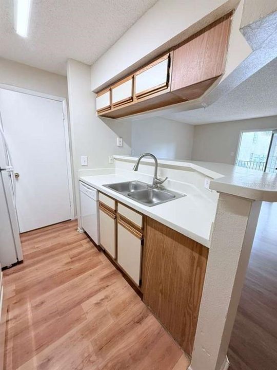 Active With Contract: $1,150 (1 beds, 1 baths, 650 Square Feet)