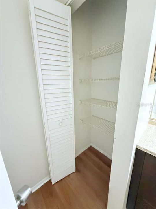 Active With Contract: $1,150 (1 beds, 1 baths, 650 Square Feet)