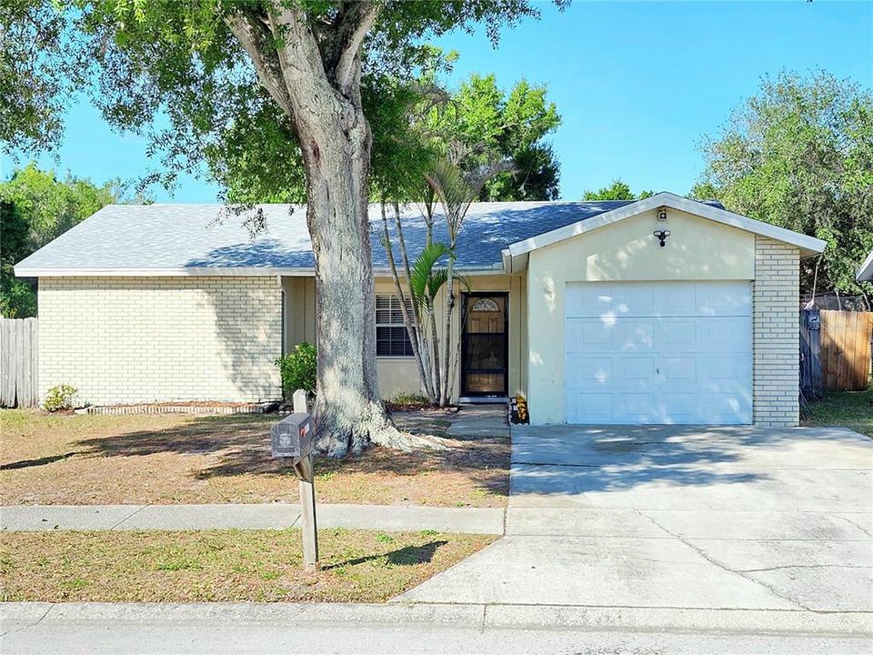 Active With Contract: $275,000 (3 beds, 2 baths, 1186 Square Feet)