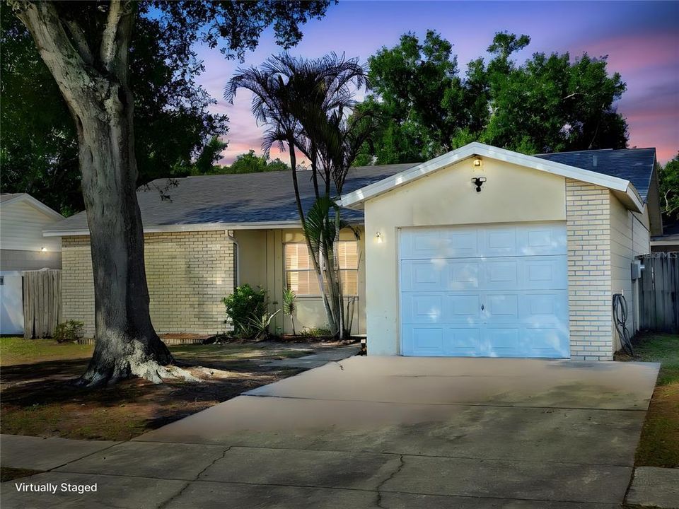 Active With Contract: $275,000 (3 beds, 2 baths, 1186 Square Feet)