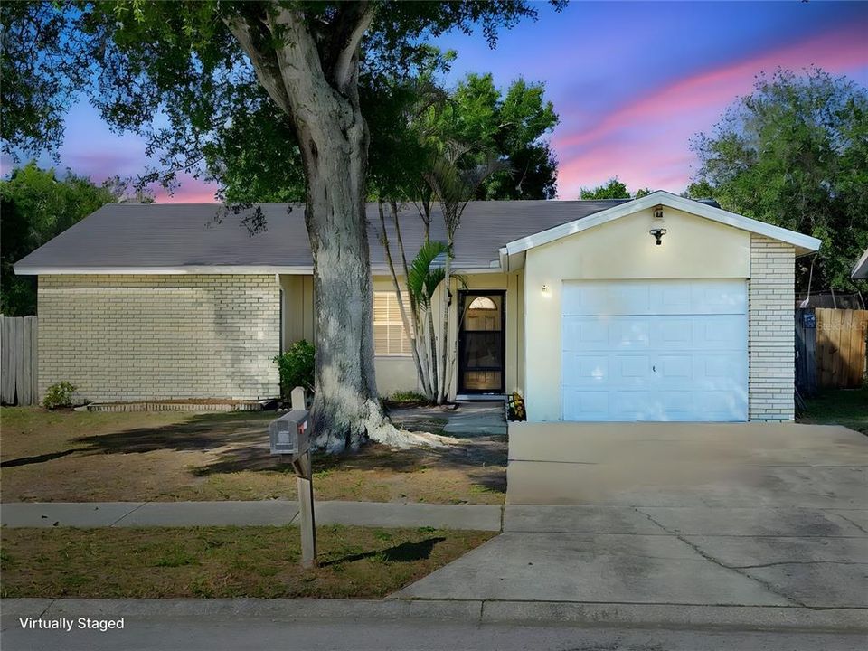 Active With Contract: $275,000 (3 beds, 2 baths, 1186 Square Feet)