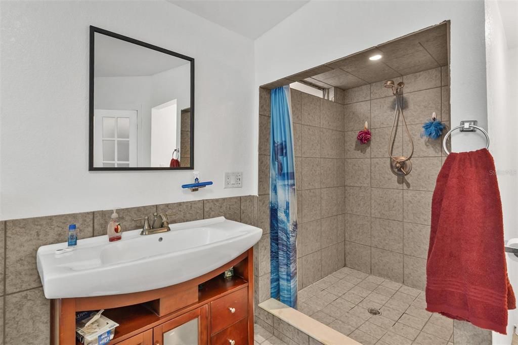 Active With Contract: $199,900 (2 beds, 2 baths, 1508 Square Feet)