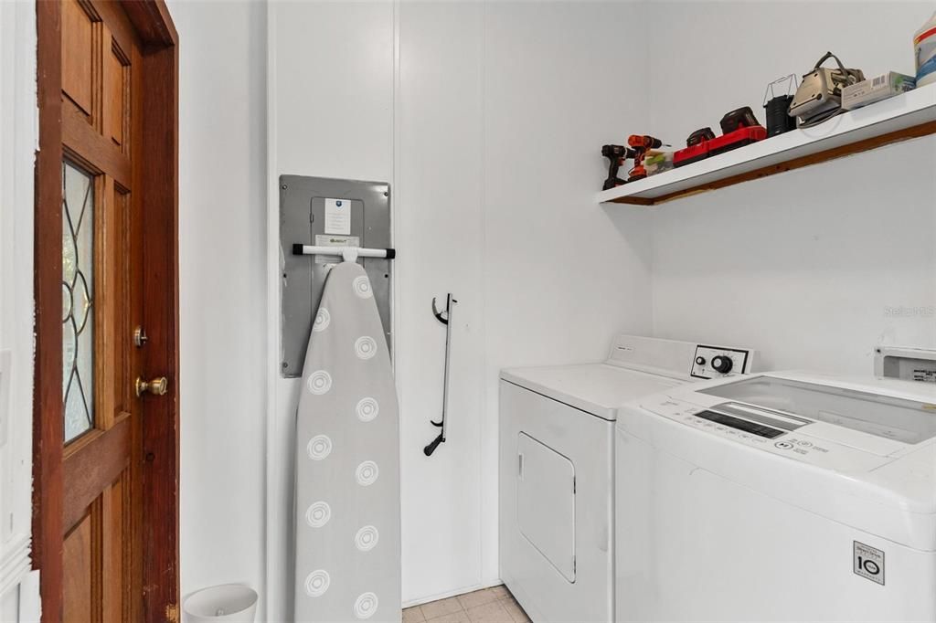 Active With Contract: $199,900 (2 beds, 2 baths, 1508 Square Feet)