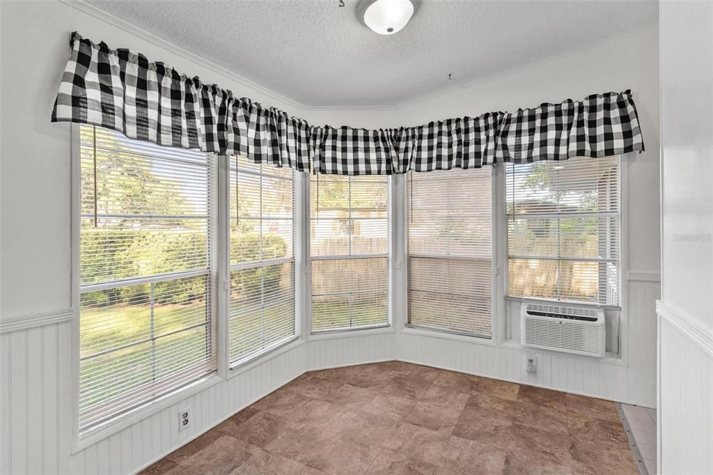 Active With Contract: $199,900 (2 beds, 2 baths, 1508 Square Feet)
