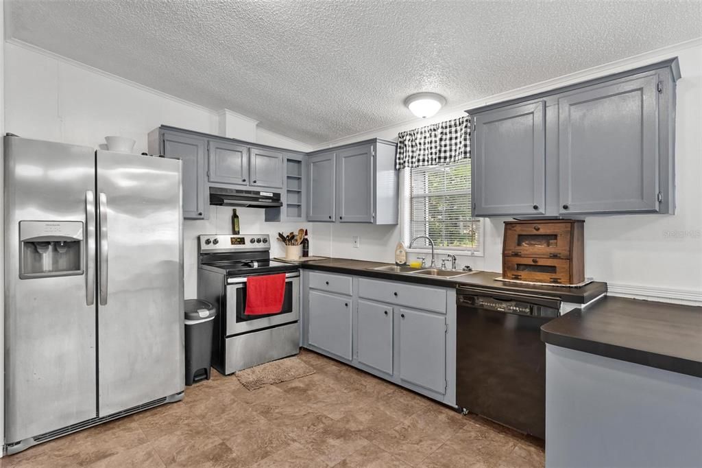 Active With Contract: $199,900 (2 beds, 2 baths, 1508 Square Feet)