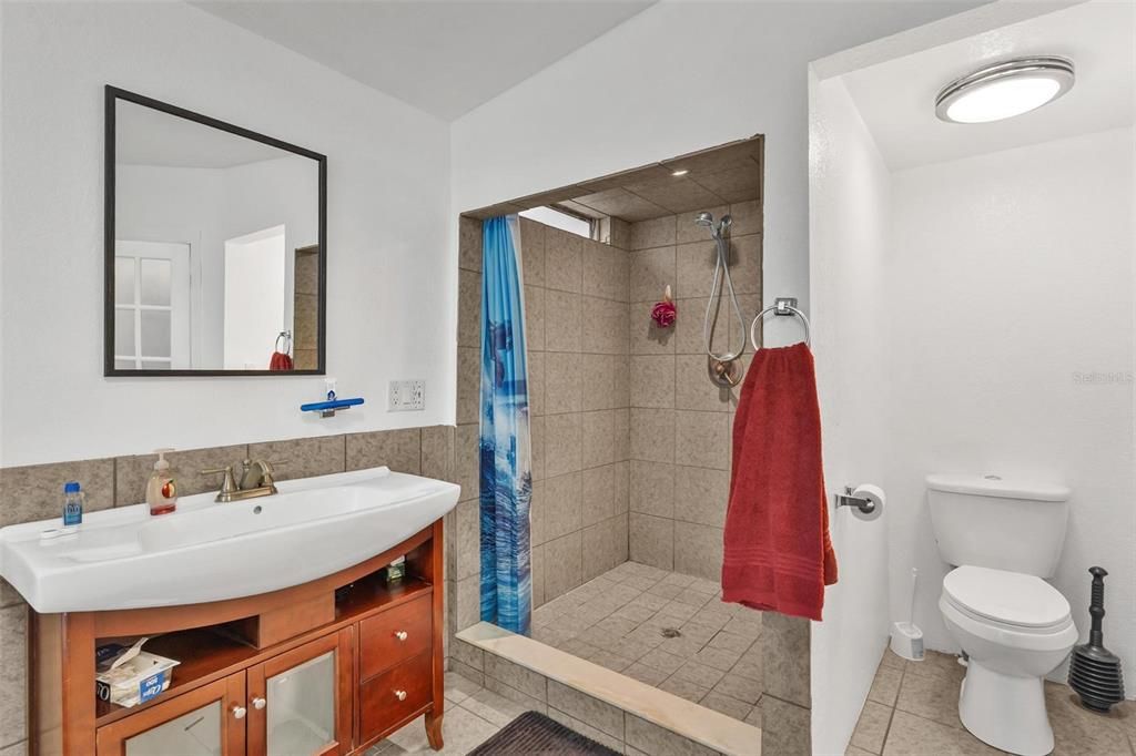 Active With Contract: $199,900 (2 beds, 2 baths, 1508 Square Feet)