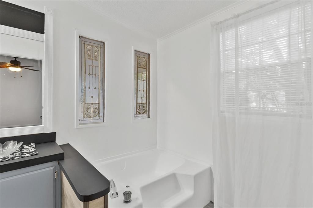 Active With Contract: $199,900 (2 beds, 2 baths, 1508 Square Feet)