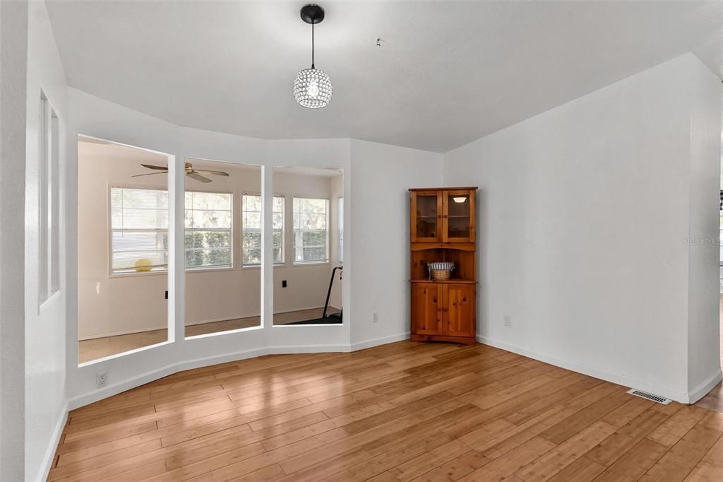 Active With Contract: $199,900 (2 beds, 2 baths, 1508 Square Feet)