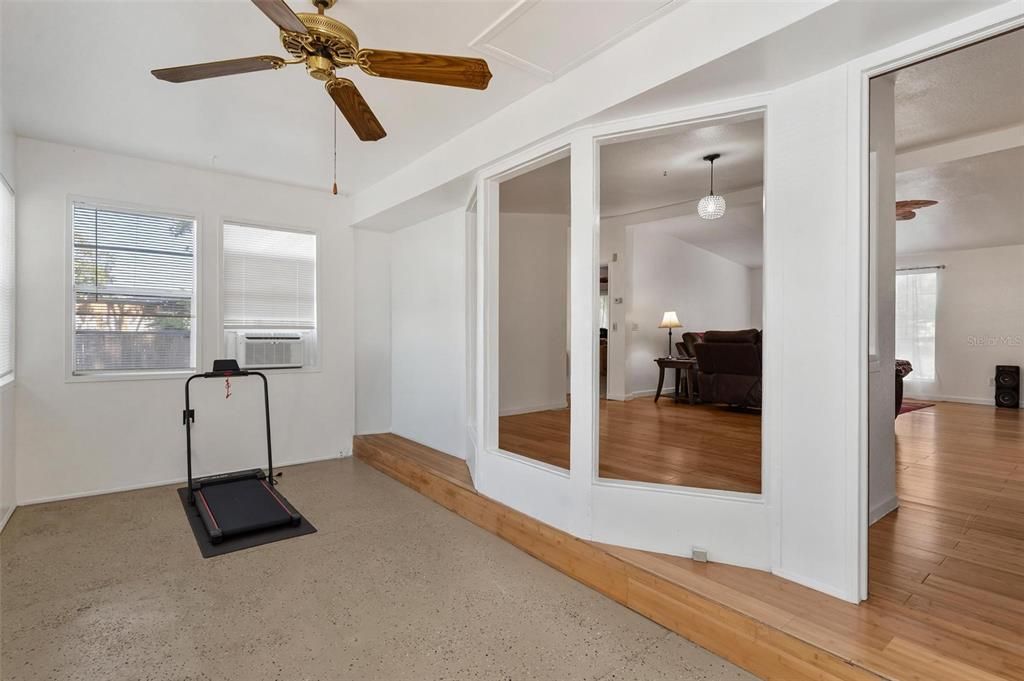 Active With Contract: $199,900 (2 beds, 2 baths, 1508 Square Feet)